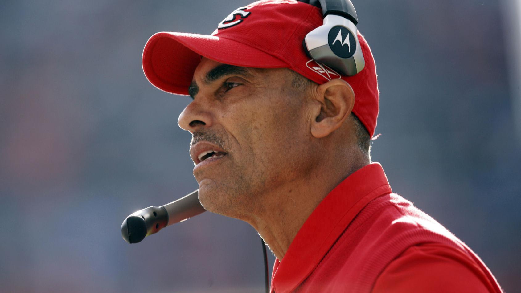Hansen's Sunday Notebook: Credit ASU for thinking outside the box with Herm Edwards hire